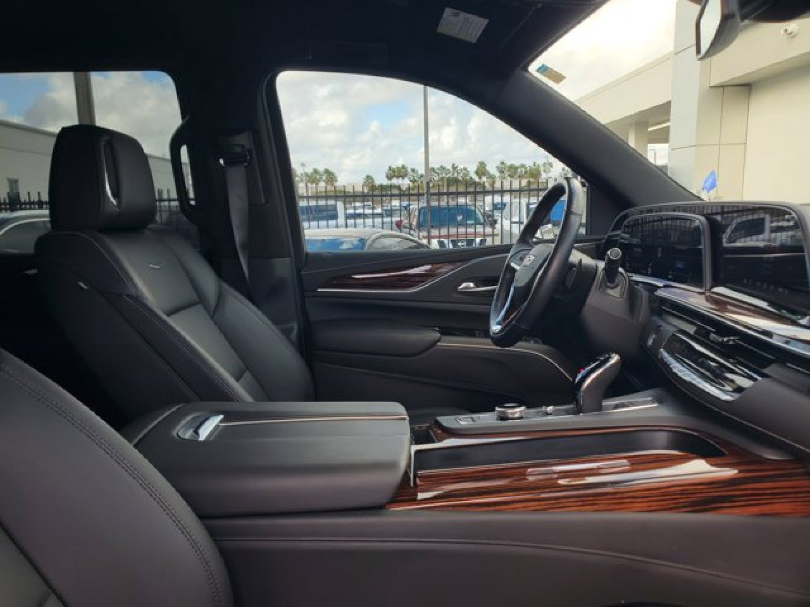 Used 2022 Cadillac Escalade Luxury image 36