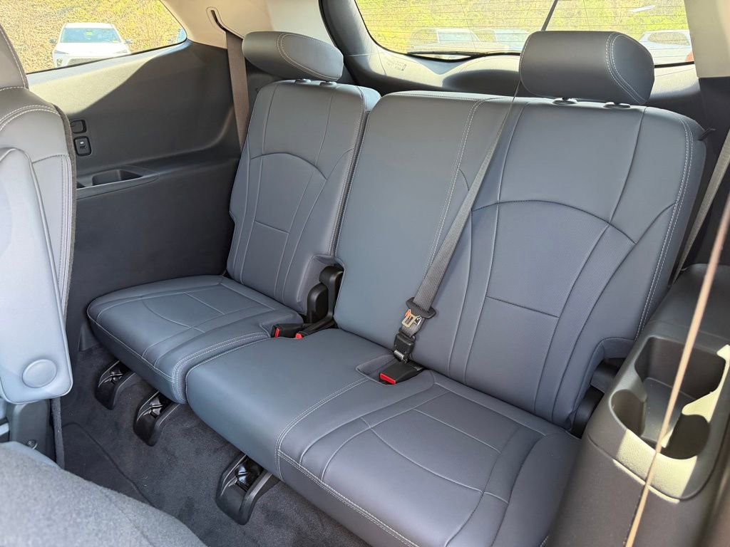 Used 2021 Buick Enclave Essence image 18