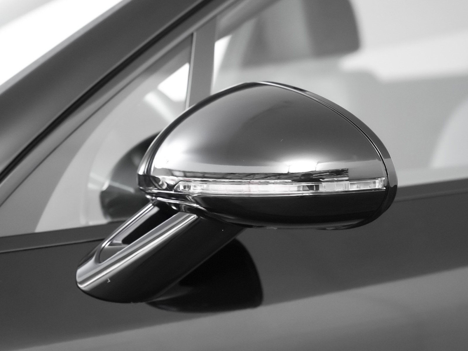 Used 2025 Porsche Macan S image 27