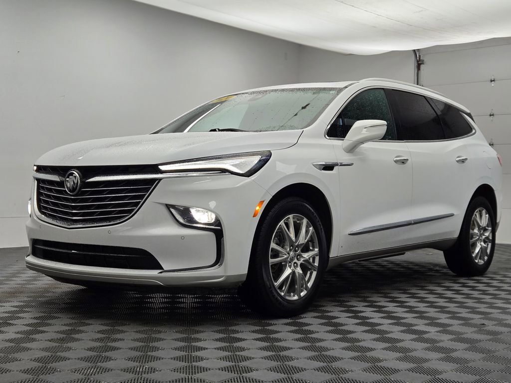 Used 2024 Buick Enclave Essence image 26