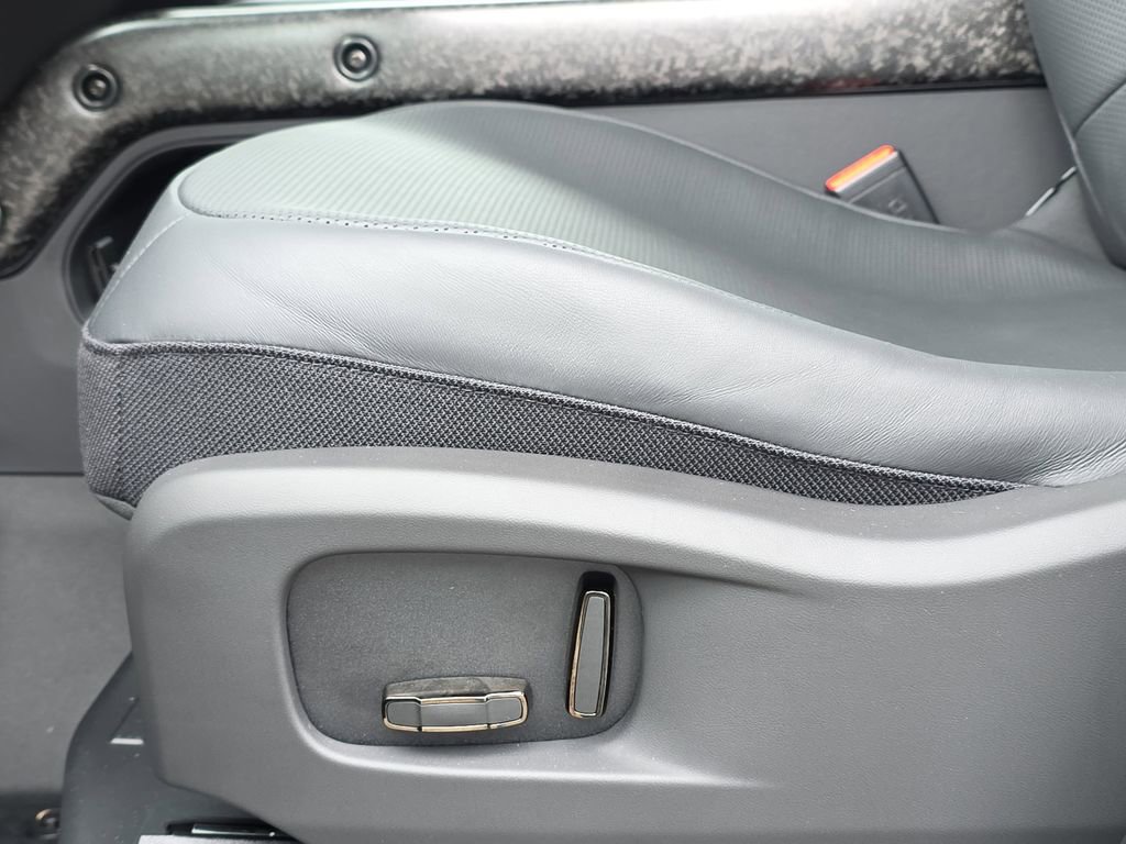 New 2026 Land Rover Defender 110 OCTA AWD/4WD image 29