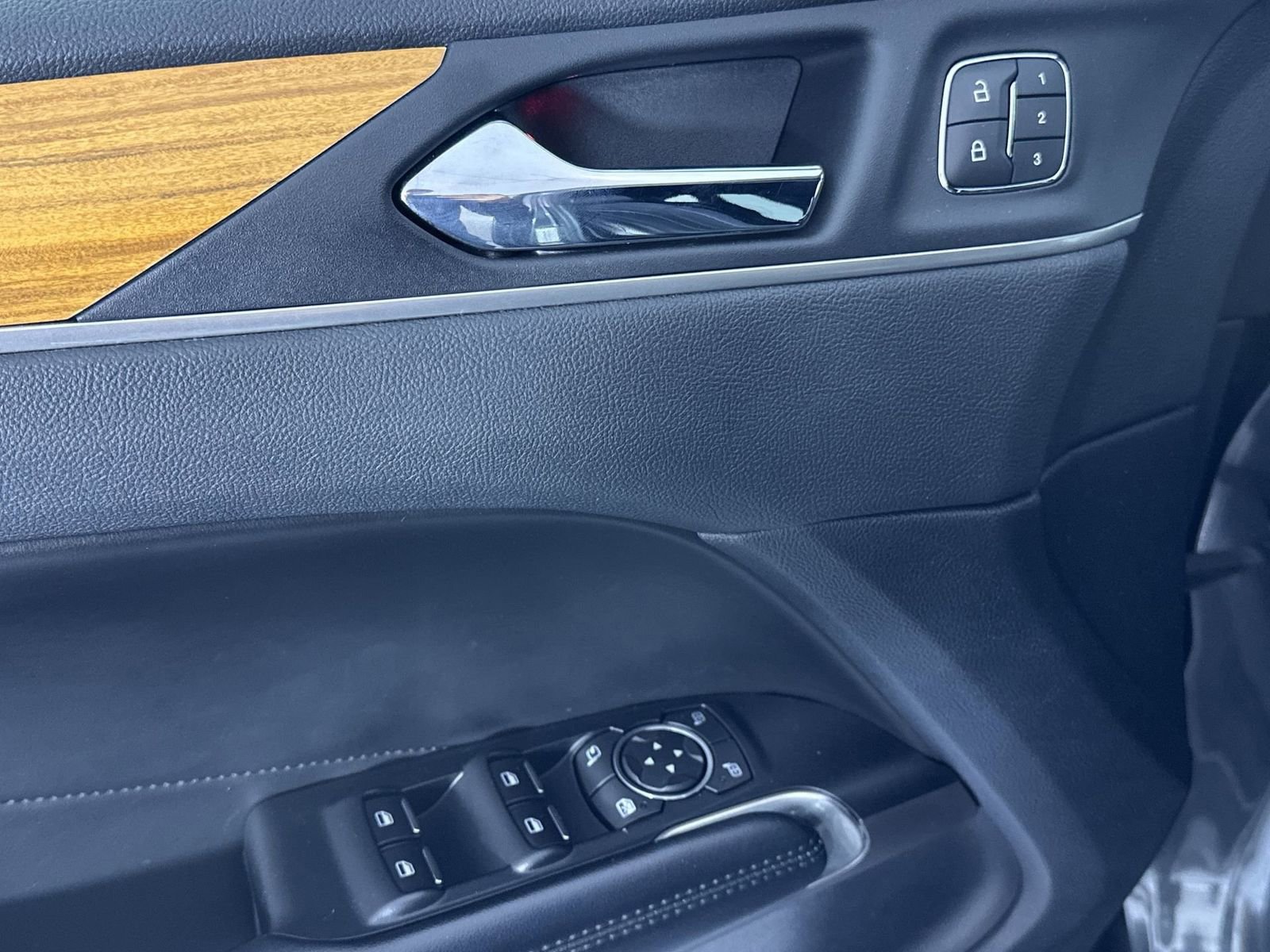 Used 2019 Lincoln MKC Reserve FWD image 13