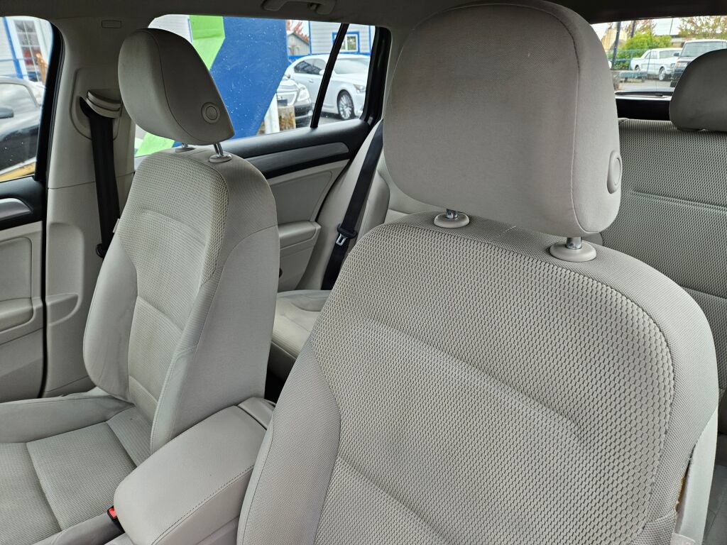 Used 2016 Volkswagen Golf S FWD image 16
