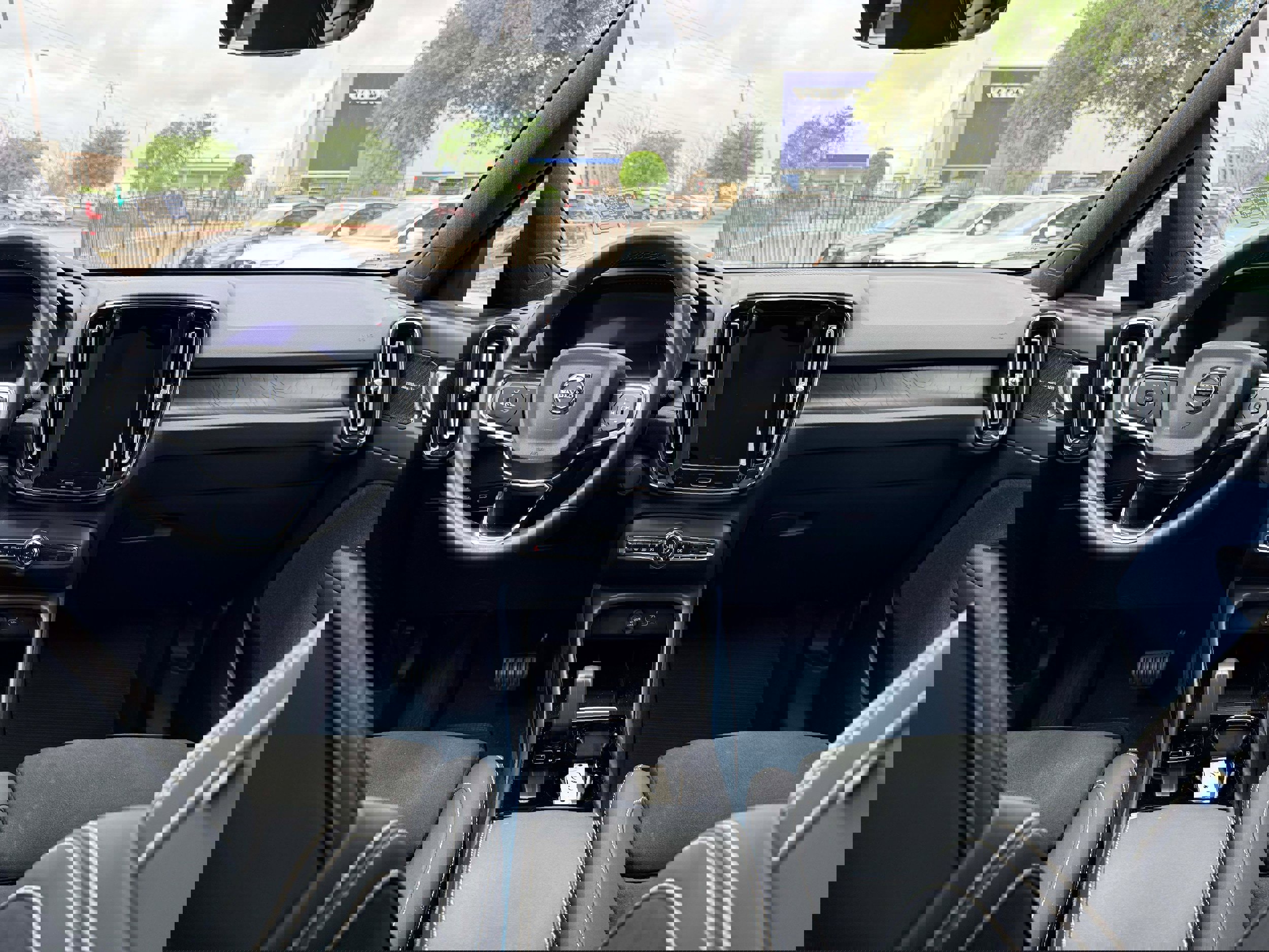 Certified 2023 Volvo C40 P8 Recharge Ultimate image 15