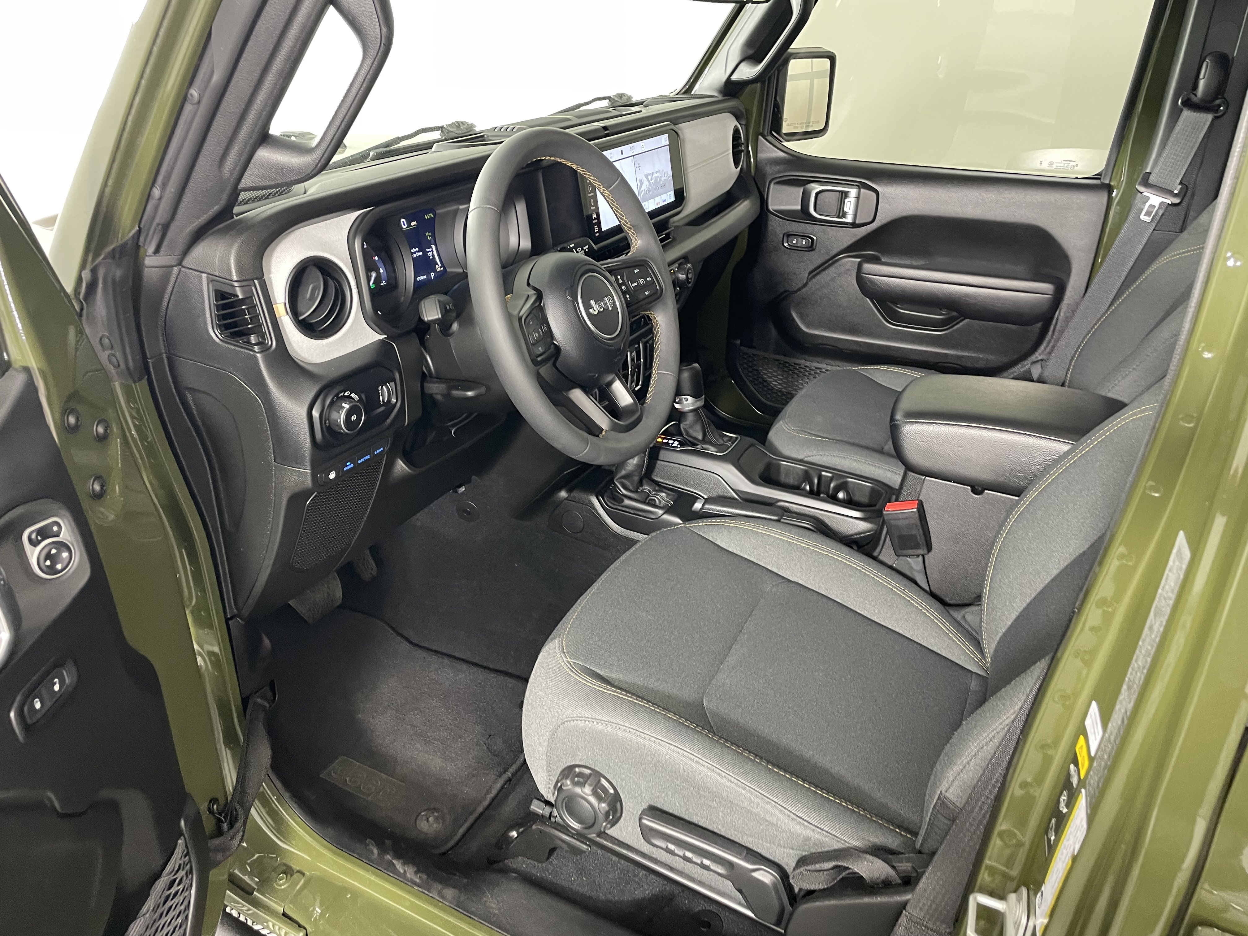 Used 2024 Jeep Wrangler Unlimited AWD/4WD image 10