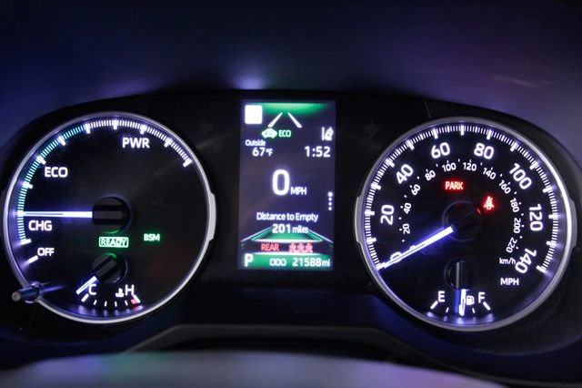 Used 2022 Toyota RAV4 SE w/ Convenience Package image 24