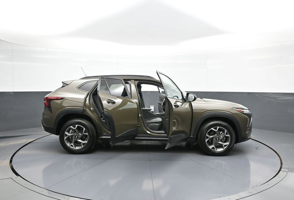 Used 2024 Chevrolet Trax LT w/ Driver Confidence Package image 40