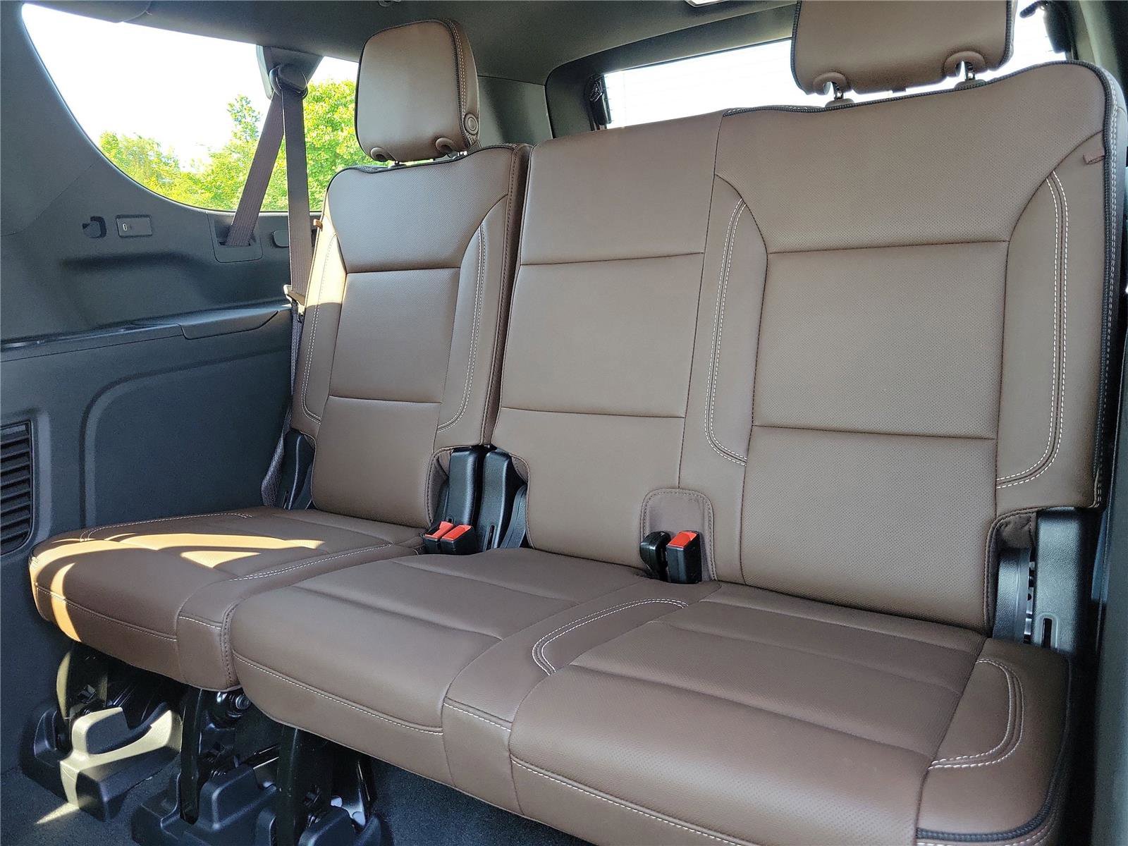 Used 2025 Chevrolet Suburban High Country AWD/4WD image 15
