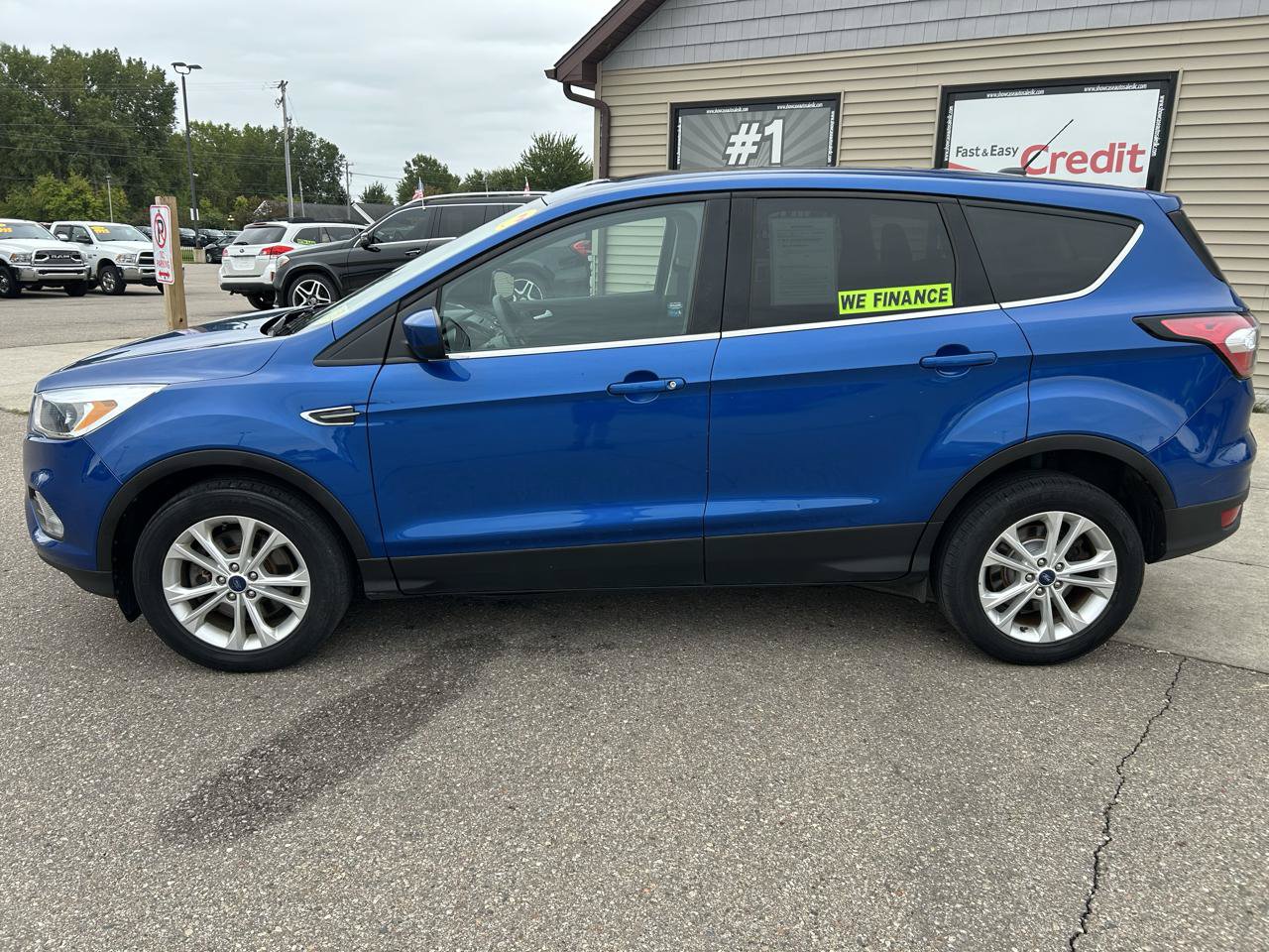 Used 2017 Ford Escape SE w/ SE Cold Weather Package AWD/4WD image 8