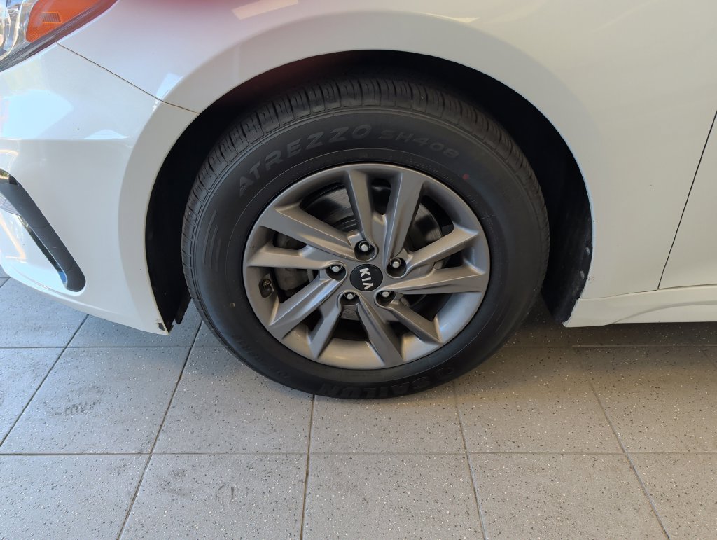 Used 2020 Kia Optima LX FWD image 12