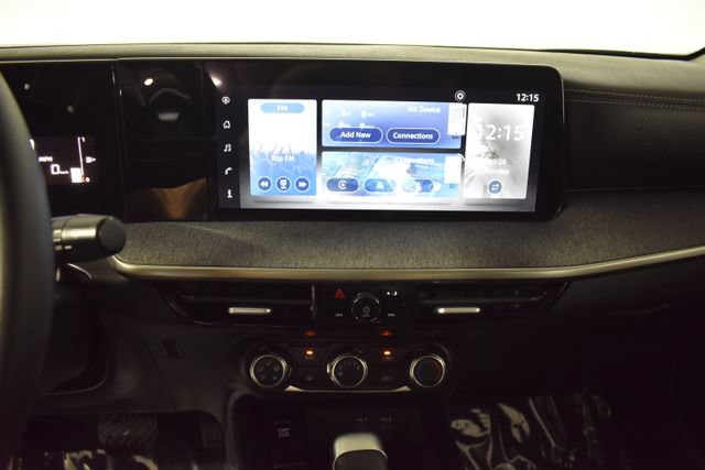 Certified 2025 Nissan Kicks SV AWD/4WD image 17