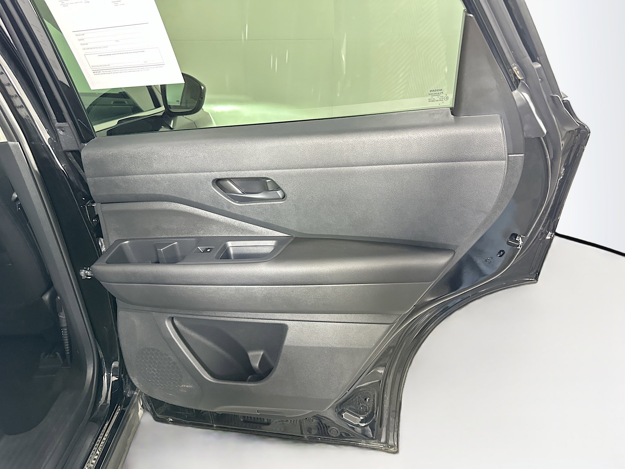 Used 2024 Nissan Pathfinder S image 29