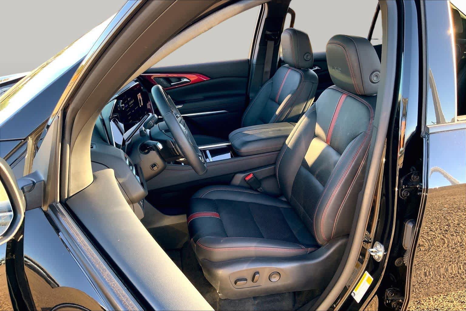 Used 2024 Chevrolet Traverse RS AWD/4WD image 8