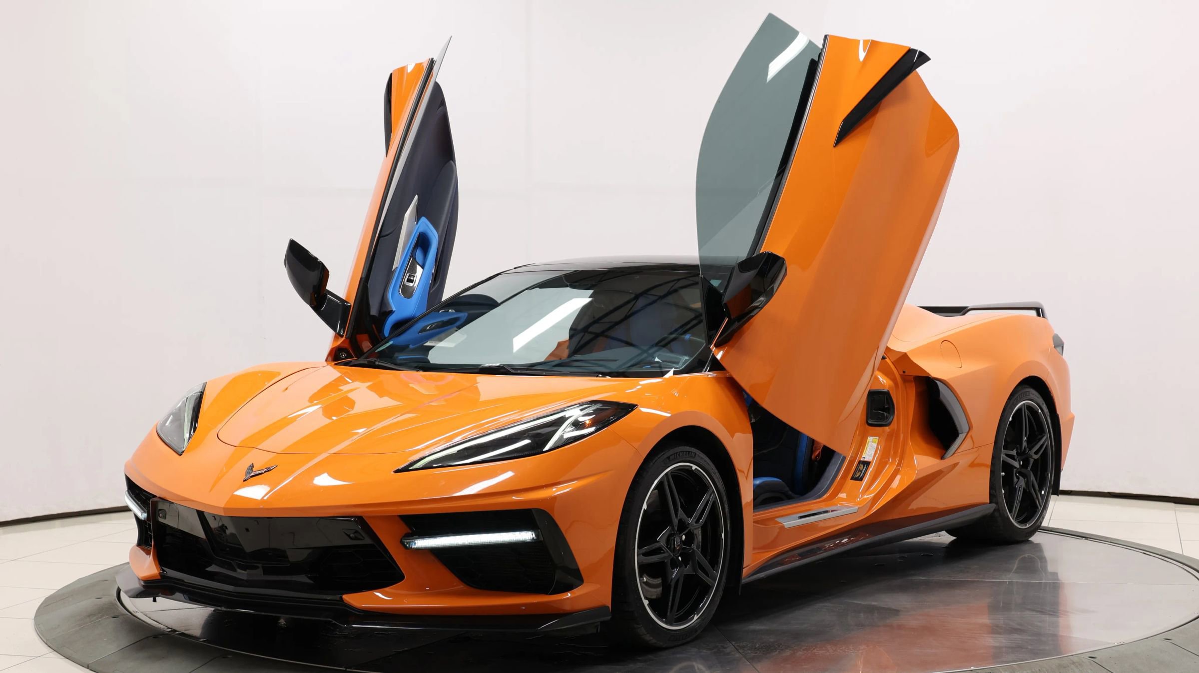 Used 2022 Chevrolet Corvette Stingray Premium Conv w/ Z51 Performance Package image 2