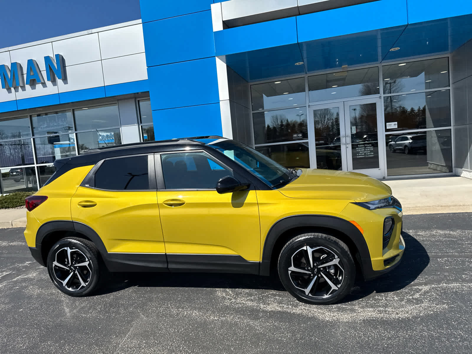 Used 2023 Chevrolet TrailBlazer RS image 2