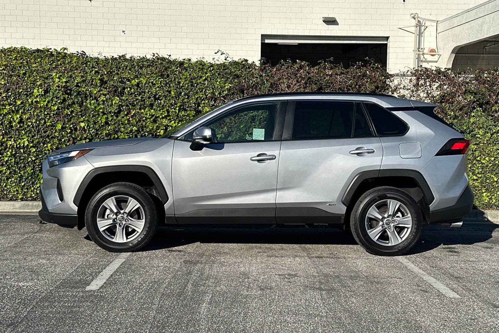 Used 2025 Toyota RAV4 XLE image 7