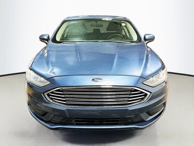 Used 2018 Ford Fusion SE w/ Fusion SE Technology Package FWD image 2