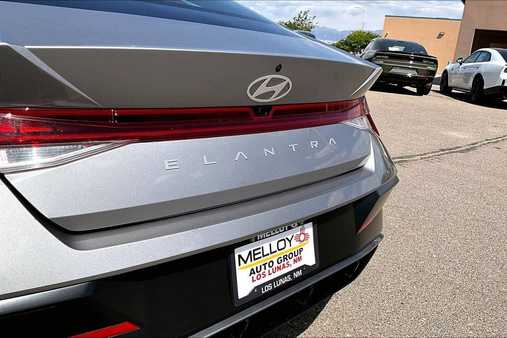 Used 2025 Hyundai Elantra SEL FWD image 24