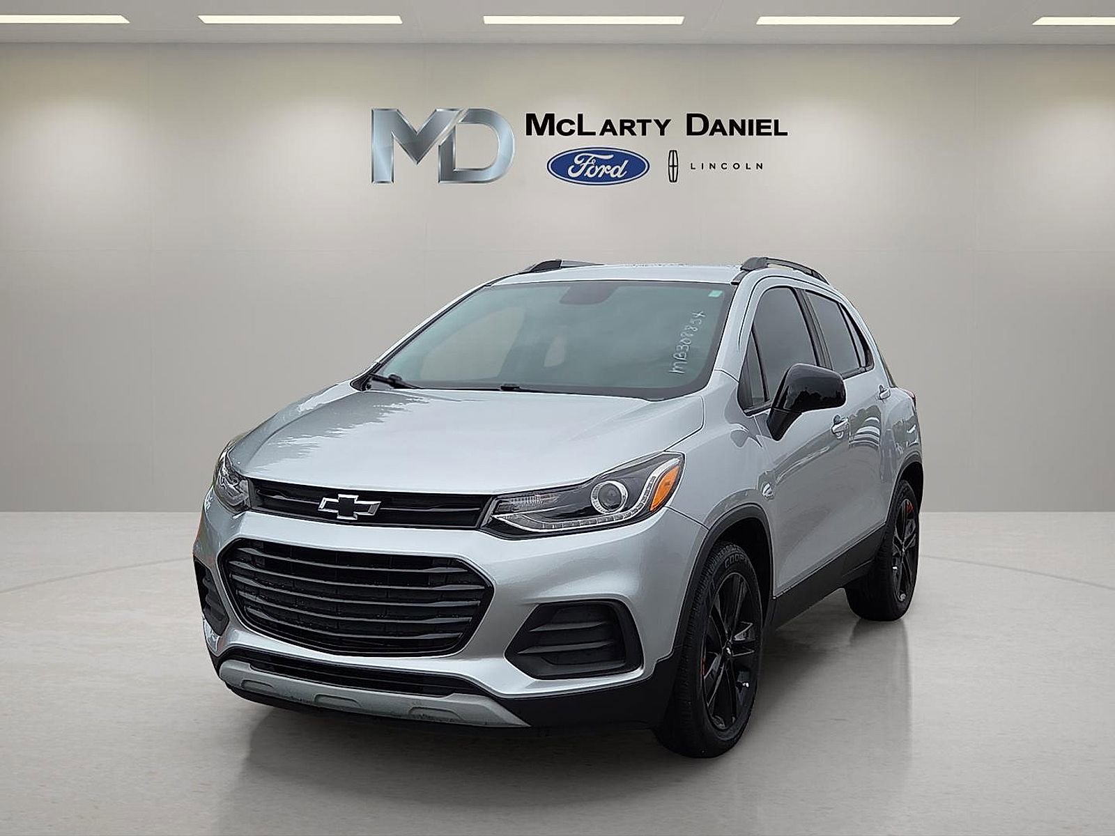 Used 2021 Chevrolet Trax LT w/ Redline Edition FWD image 2