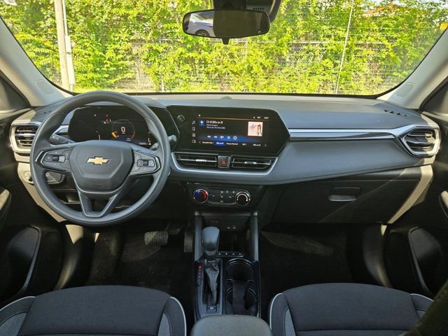 Used 2025 Chevrolet TrailBlazer LT AWD/4WD image 24
