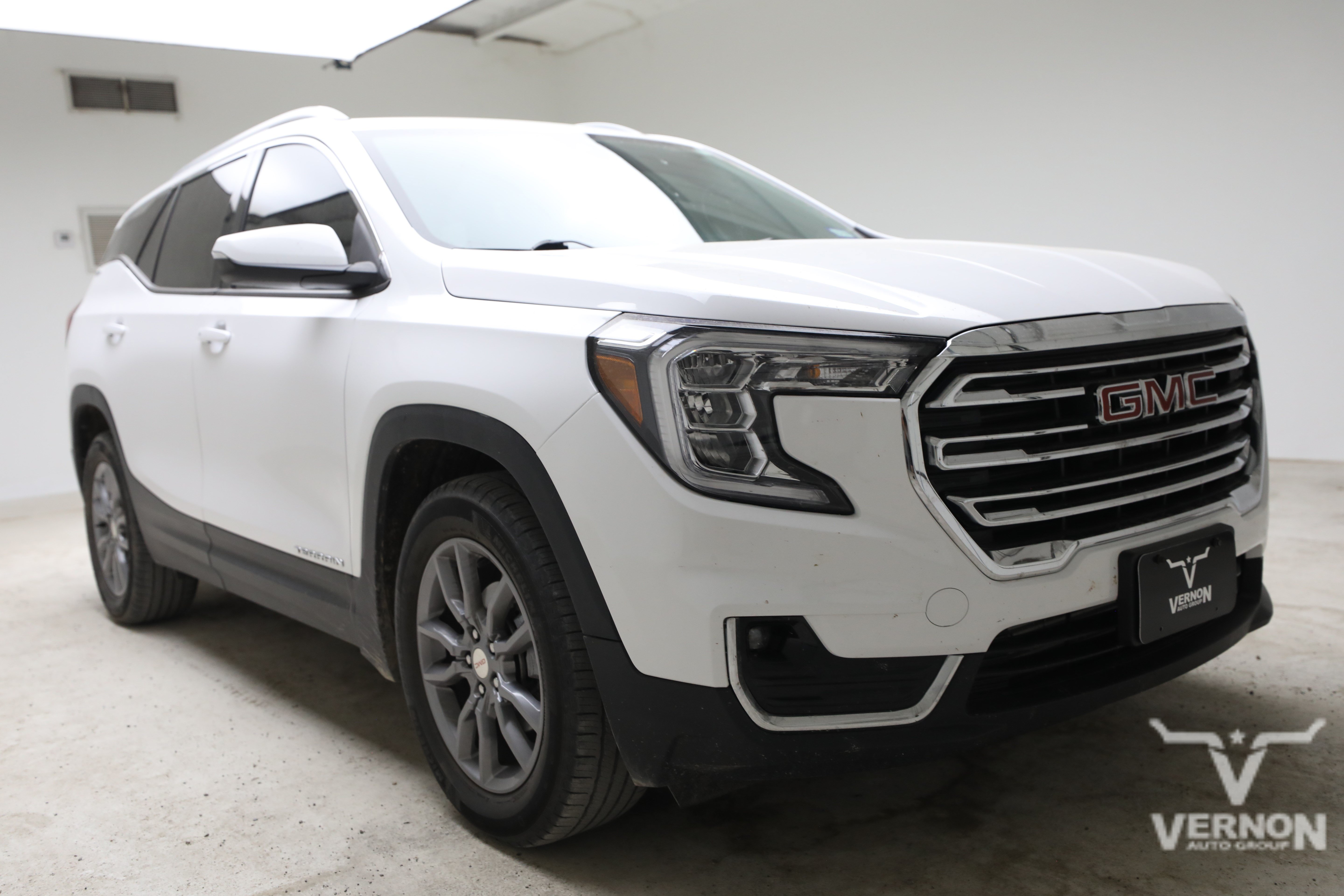 Used 2024 GMC Terrain SLT AWD/4WD image 6