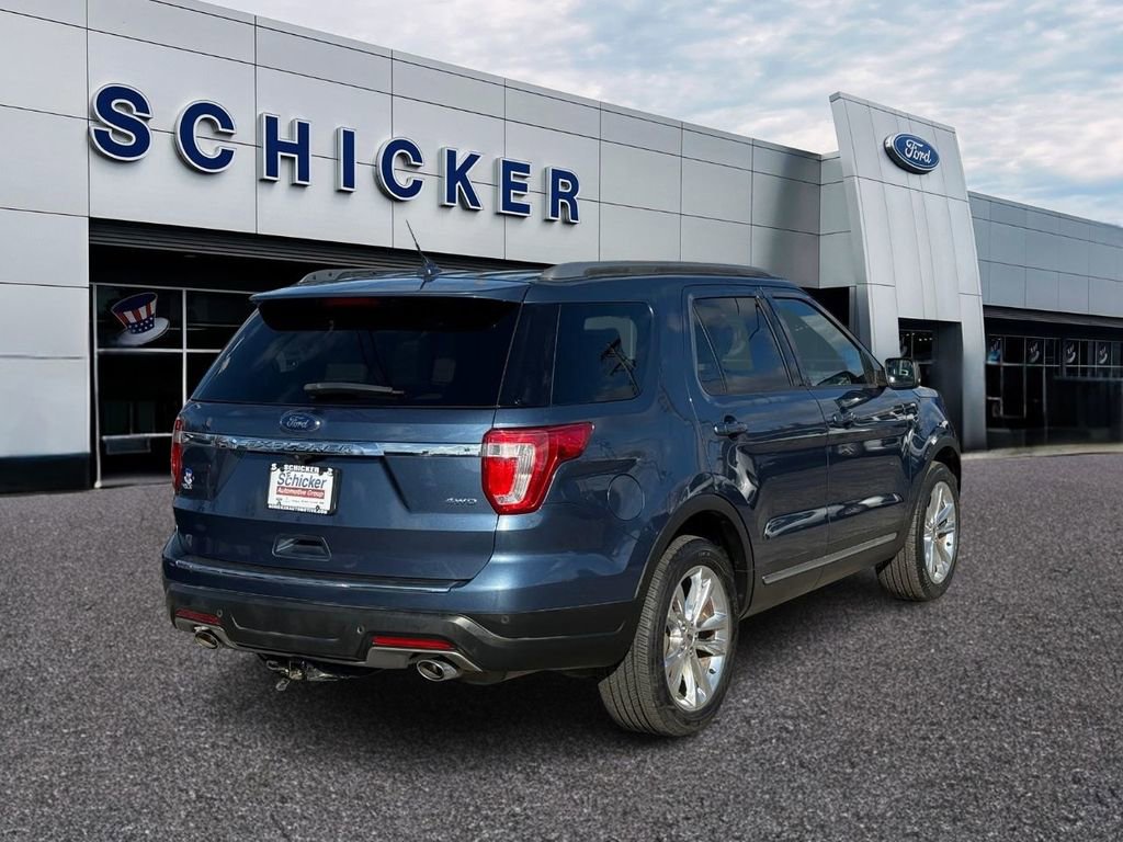 Used 2018 Ford Explorer XLT w/ Equipment Group 202A image 2