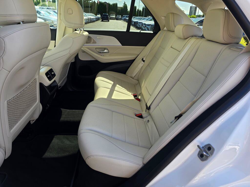 Used 2024 Mercedes-Benz GLE 350 4MATIC w/ Driver Assistance Package image 18