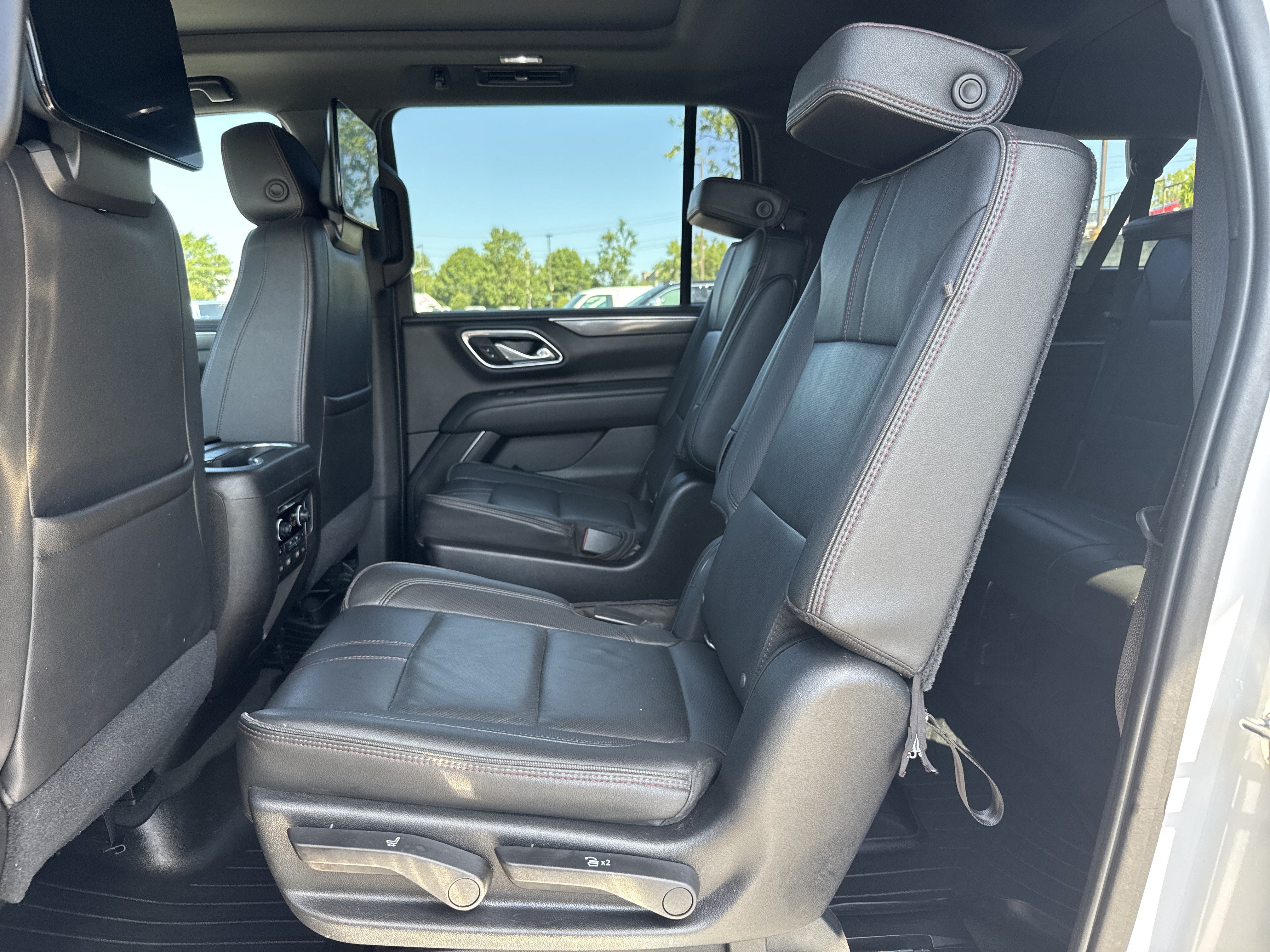 Used 2021 Chevrolet Suburban RST w/ Luxury Package AWD/4WD image 24