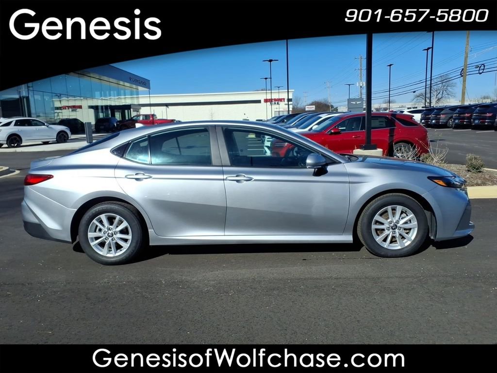 Used 2025 Toyota Camry LE image 6