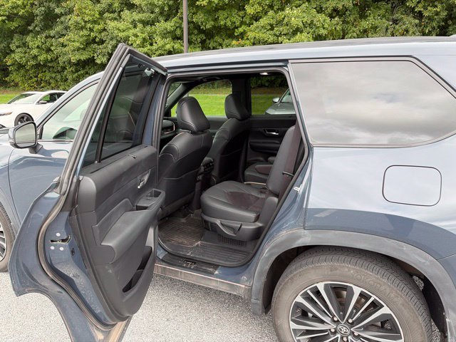 Used 2025 Toyota Grand Highlander AWD Hybrid image 16