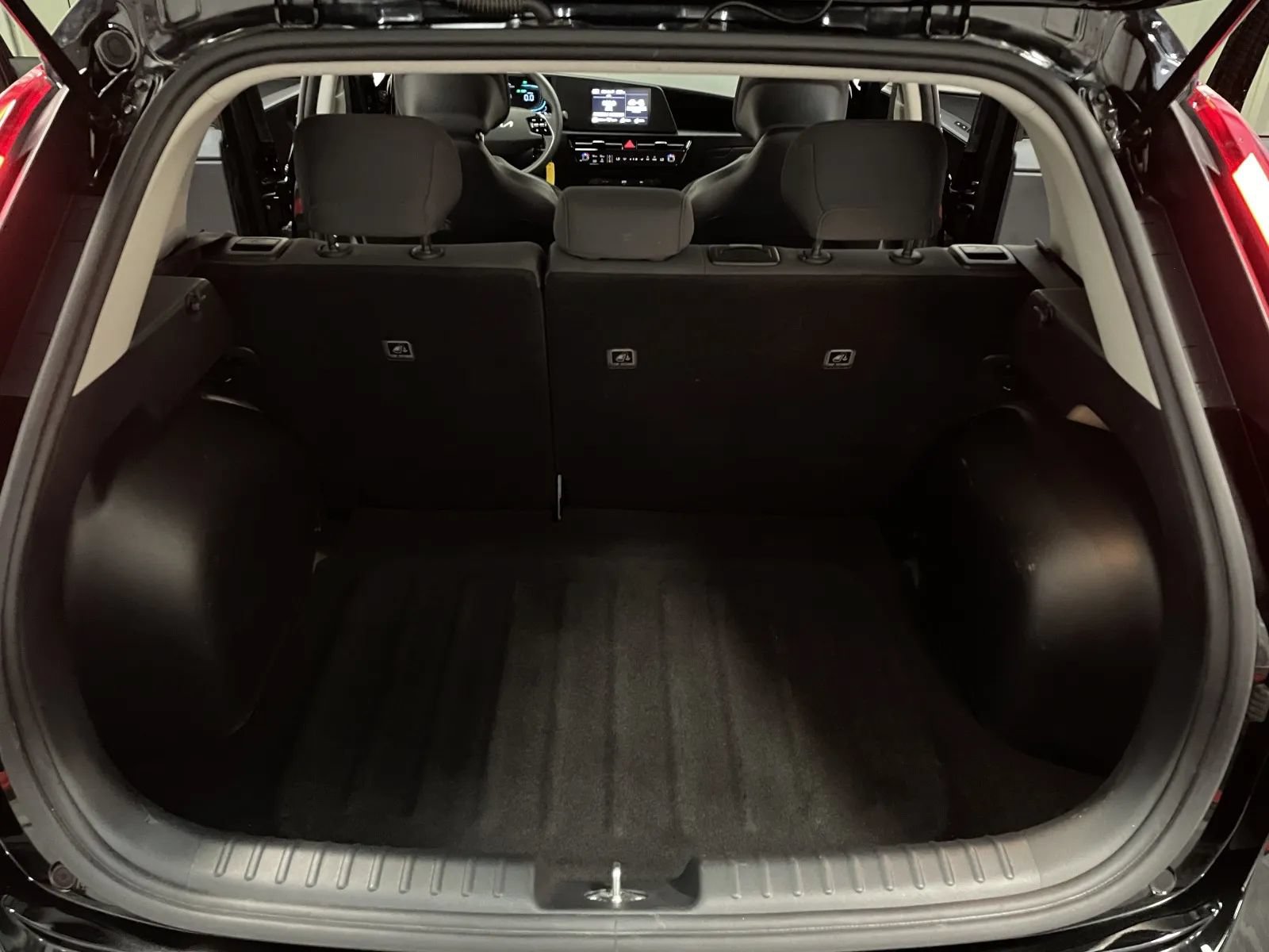 Used 2026 Kia Niro LX FWD image 37