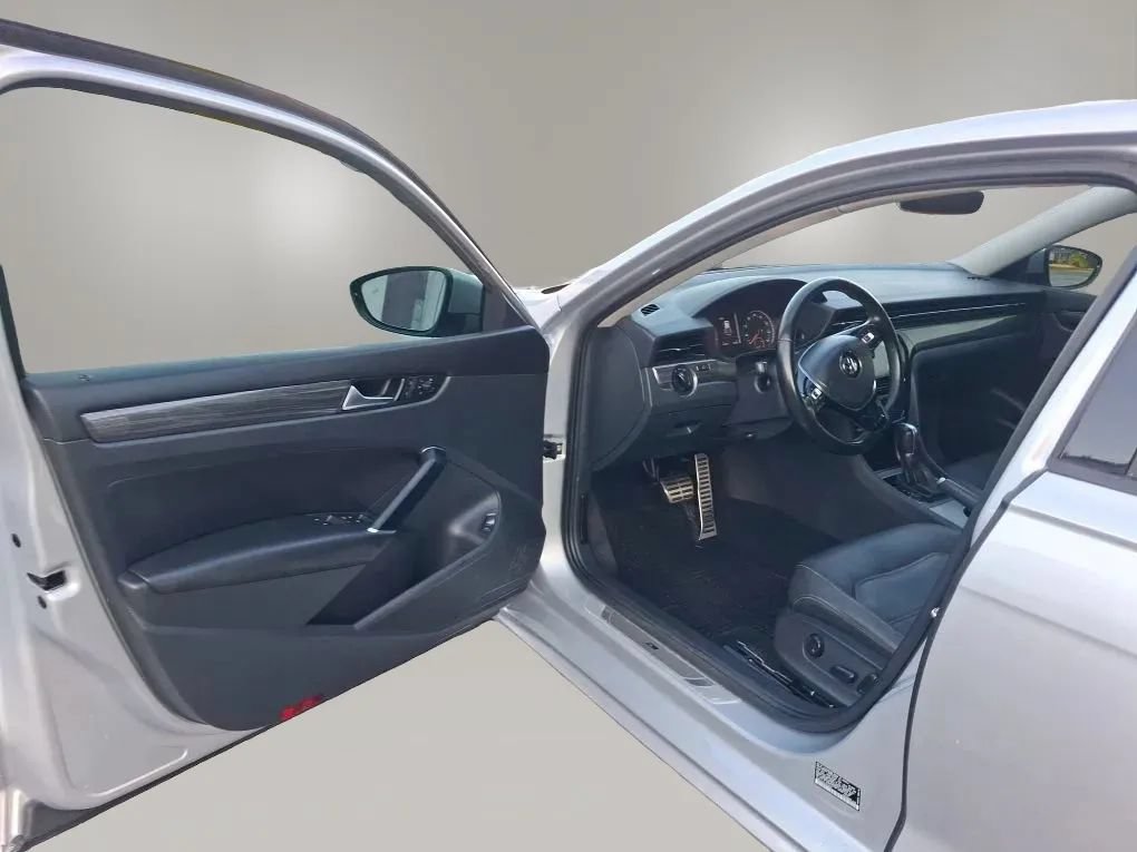 Used 2020 Volkswagen Passat 2.0T R-Line FWD image 18