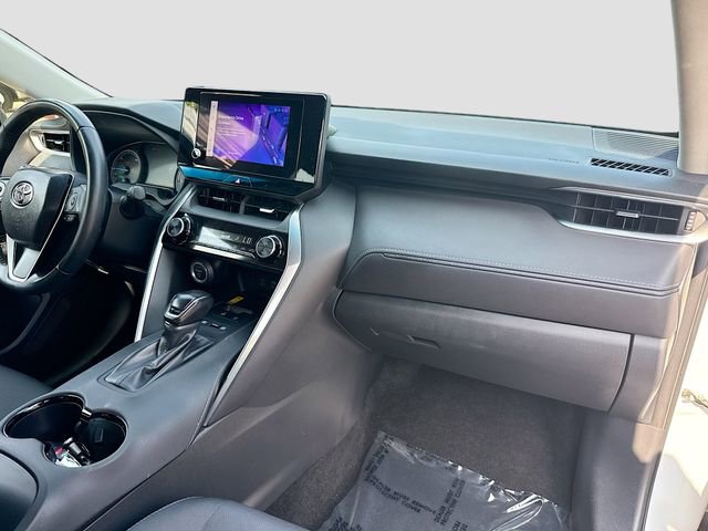 Used 2024 Toyota Venza LE AWD/4WD image 27