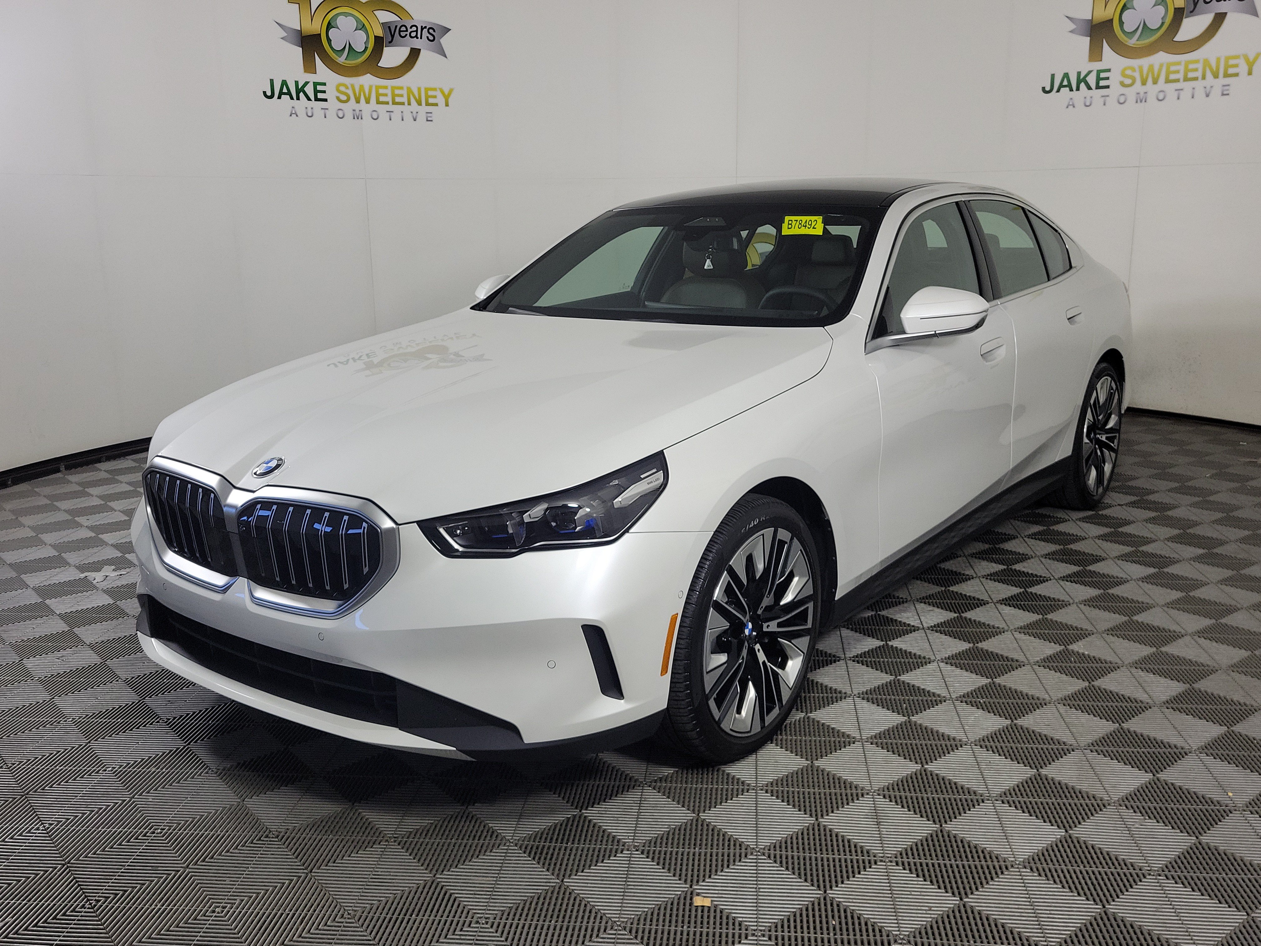 Certified 2027 BMW 530i xDrive w/ Premium Package AWD/4WD image 3