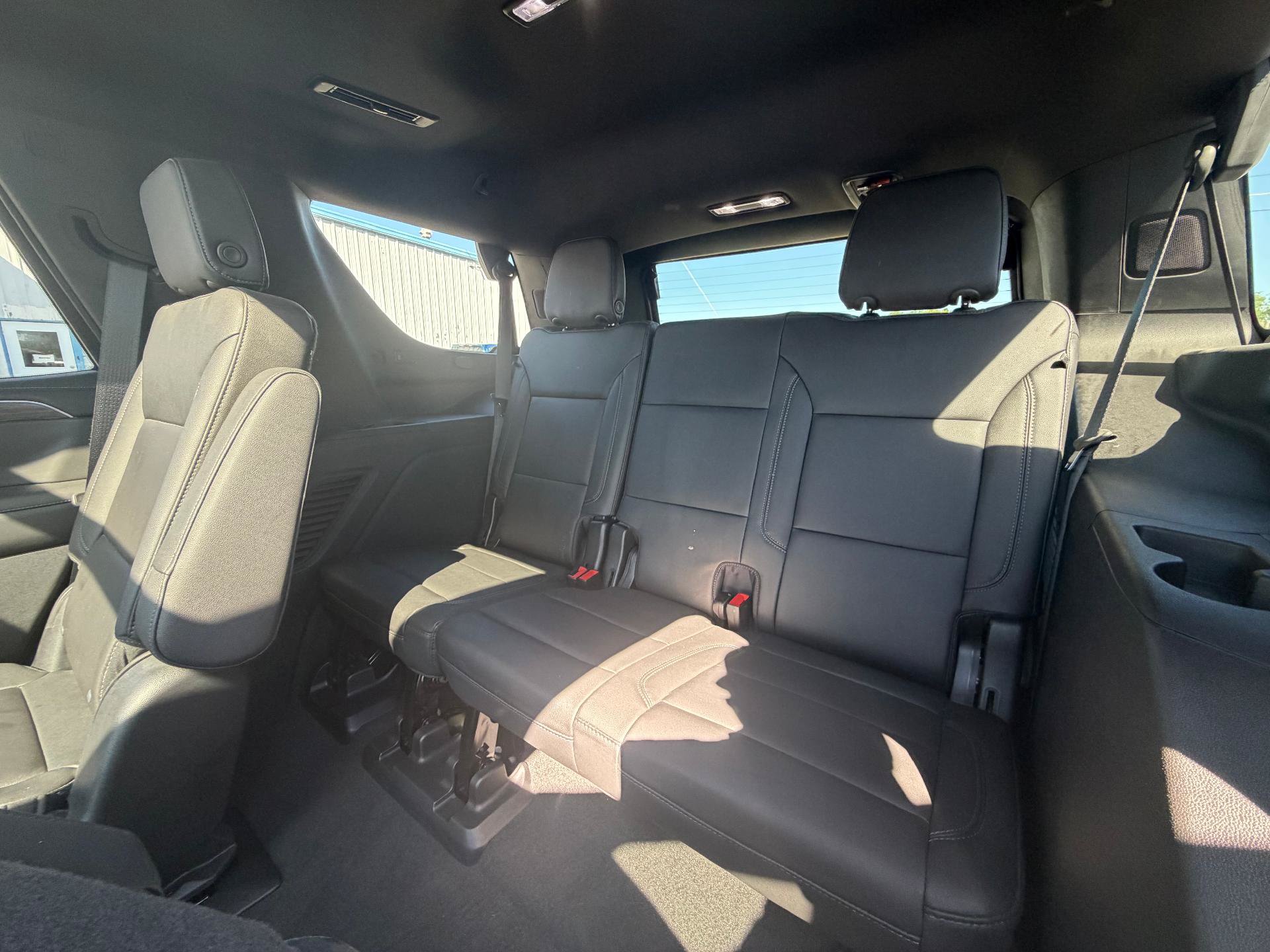 Used 2022 Chevrolet Tahoe Z71 w/ Z71 Off-Road Package AWD/4WD image 13