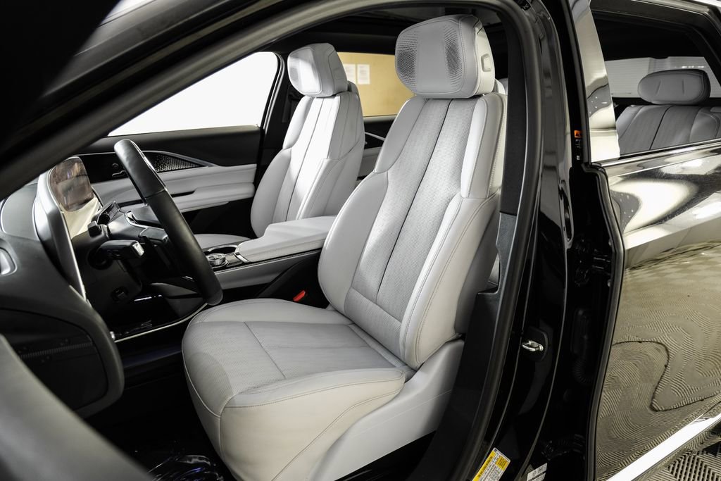 Used 2023 Cadillac Lyriq 2WD image 3