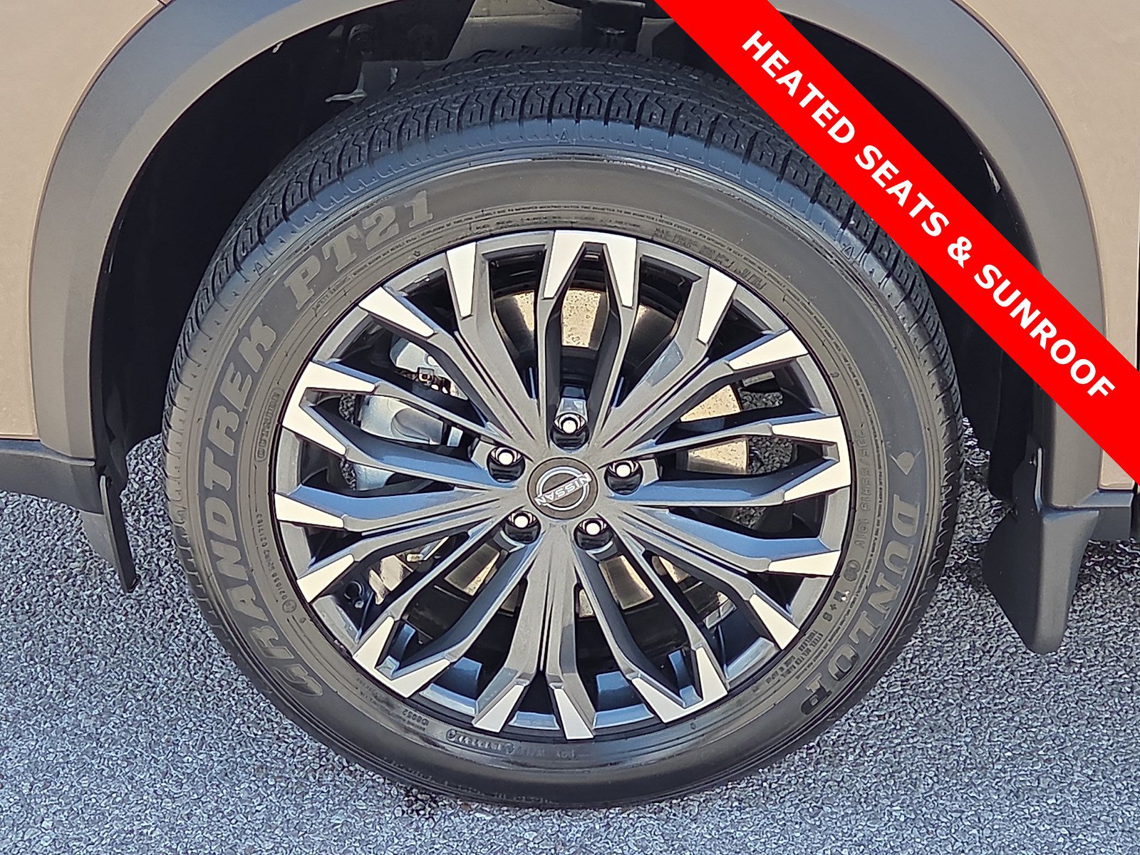 Used 2025 Nissan Rogue SL w/ Tech Package FWD image 7