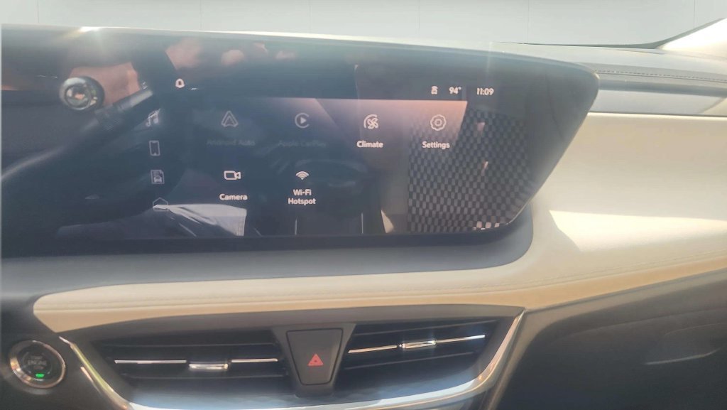 Used 2024 Buick Encore GX Avenir w/ Avenir Technology Package AWD/4WD image 15