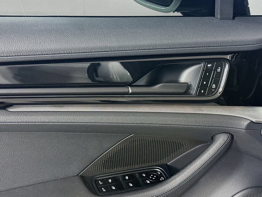 Used 2024 Porsche Panamera RWD image 20