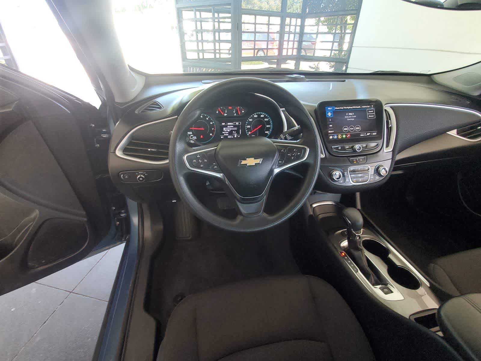 Used 2025 Chevrolet Malibu LT FWD image 14