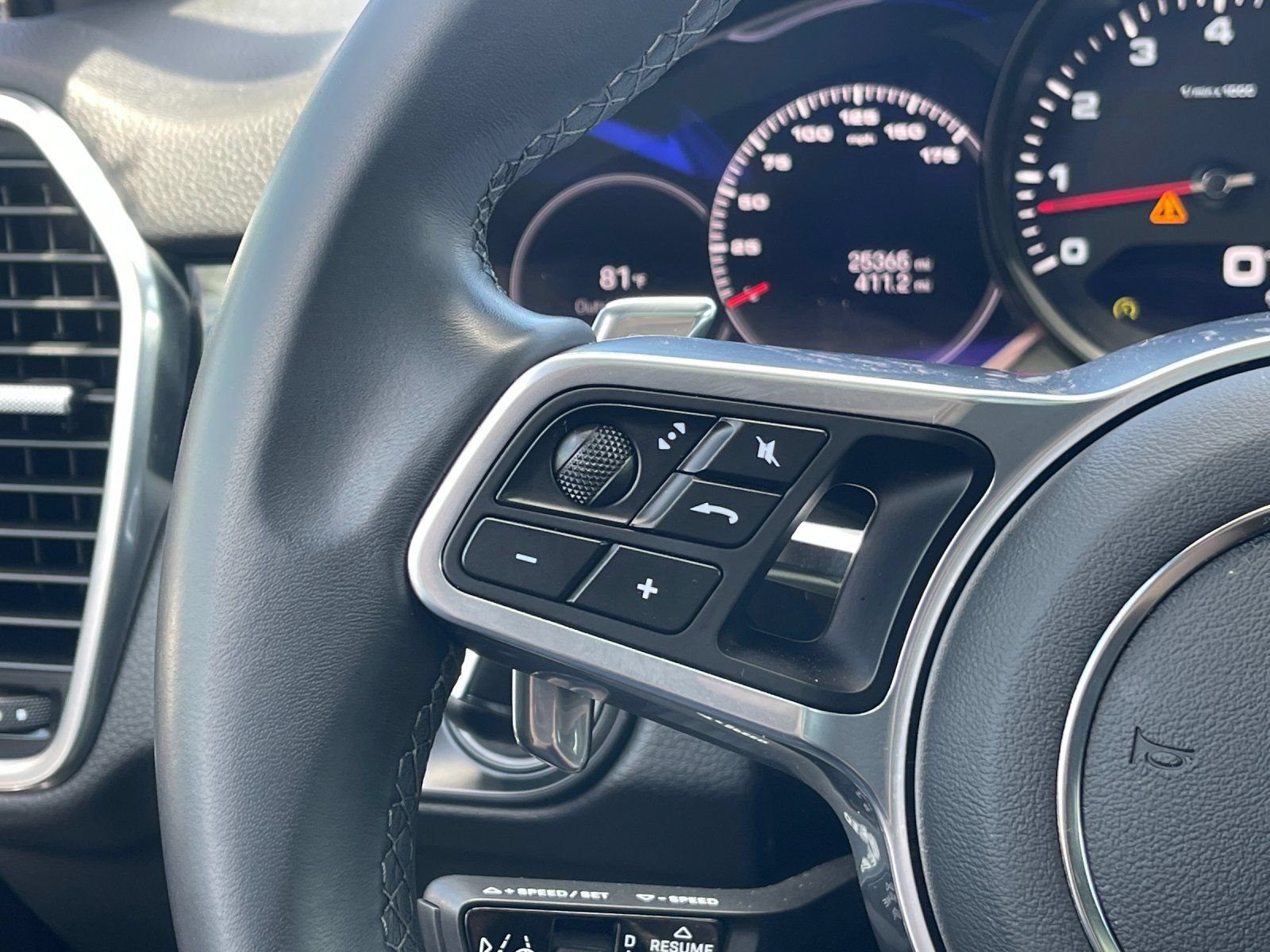 Used 2023 Porsche Cayenne AWD/4WD image 28