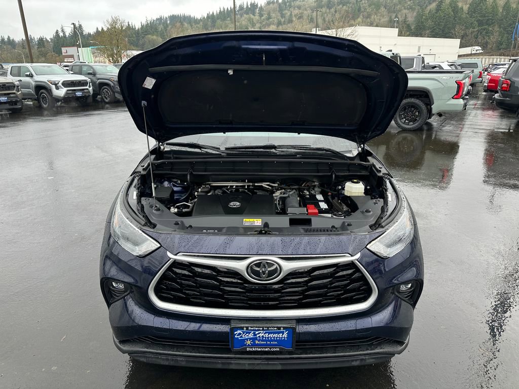 Used 2022 Toyota Highlander XLE image 4