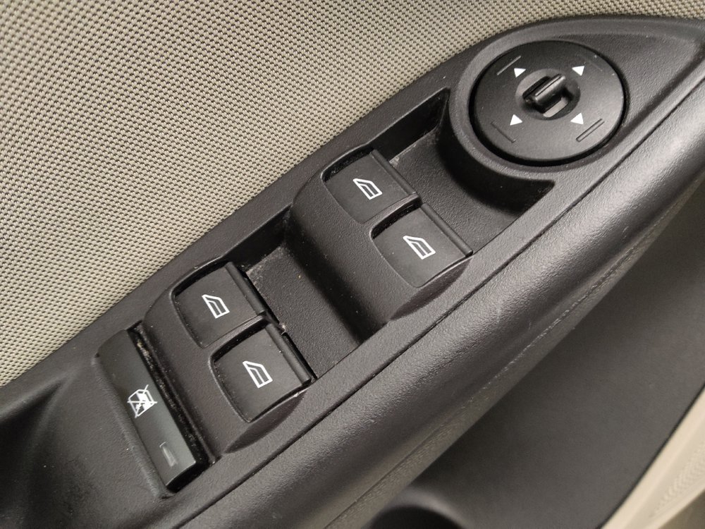 Used 2015 Ford Focus SE FWD image 27