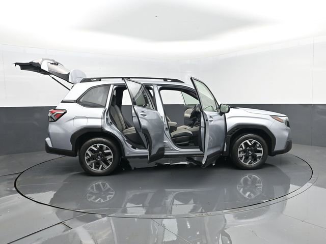 Used 2025 Subaru Forester Premium image 29