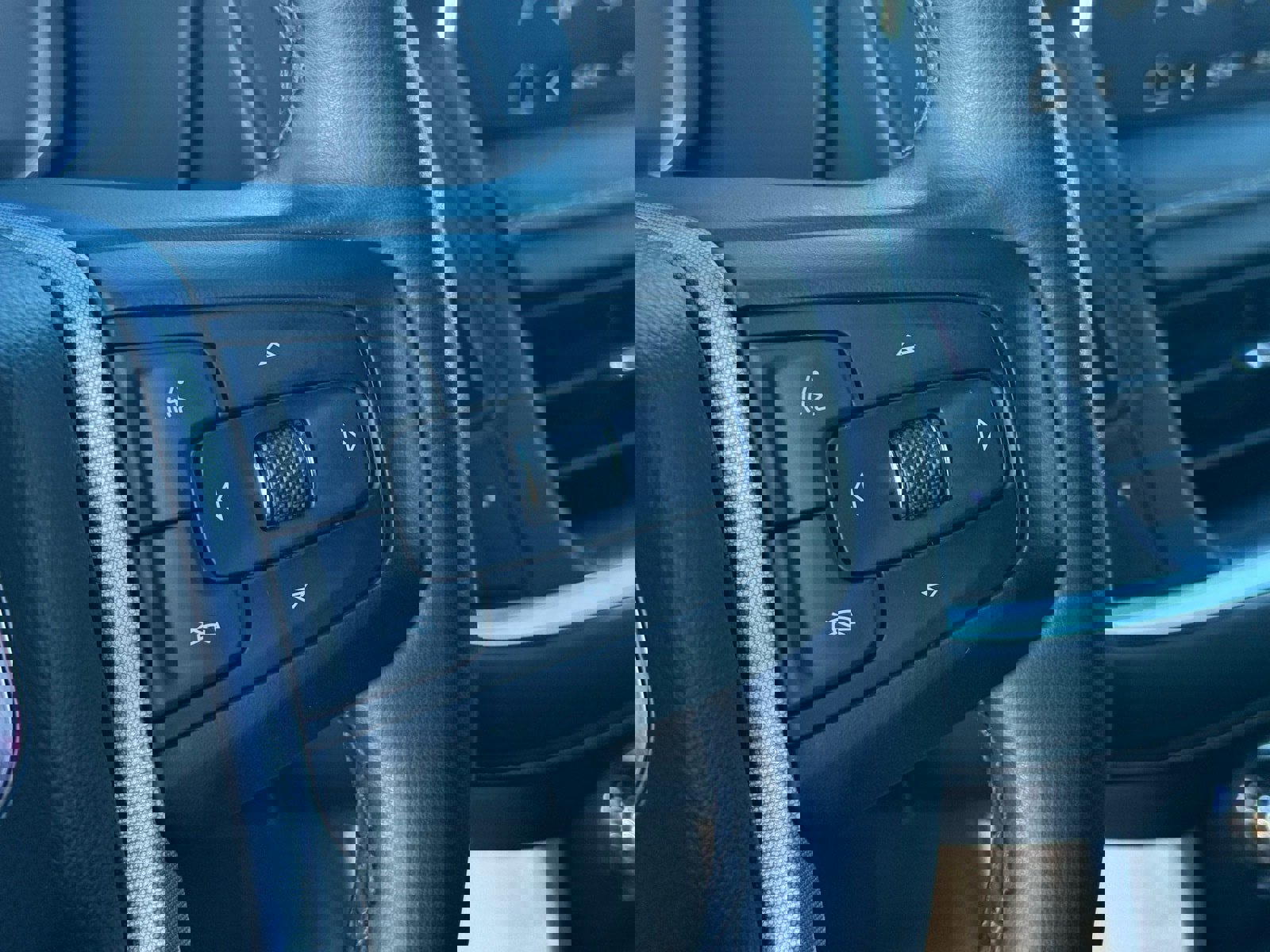 Used 2023 GMC Yukon XL SLT image 19