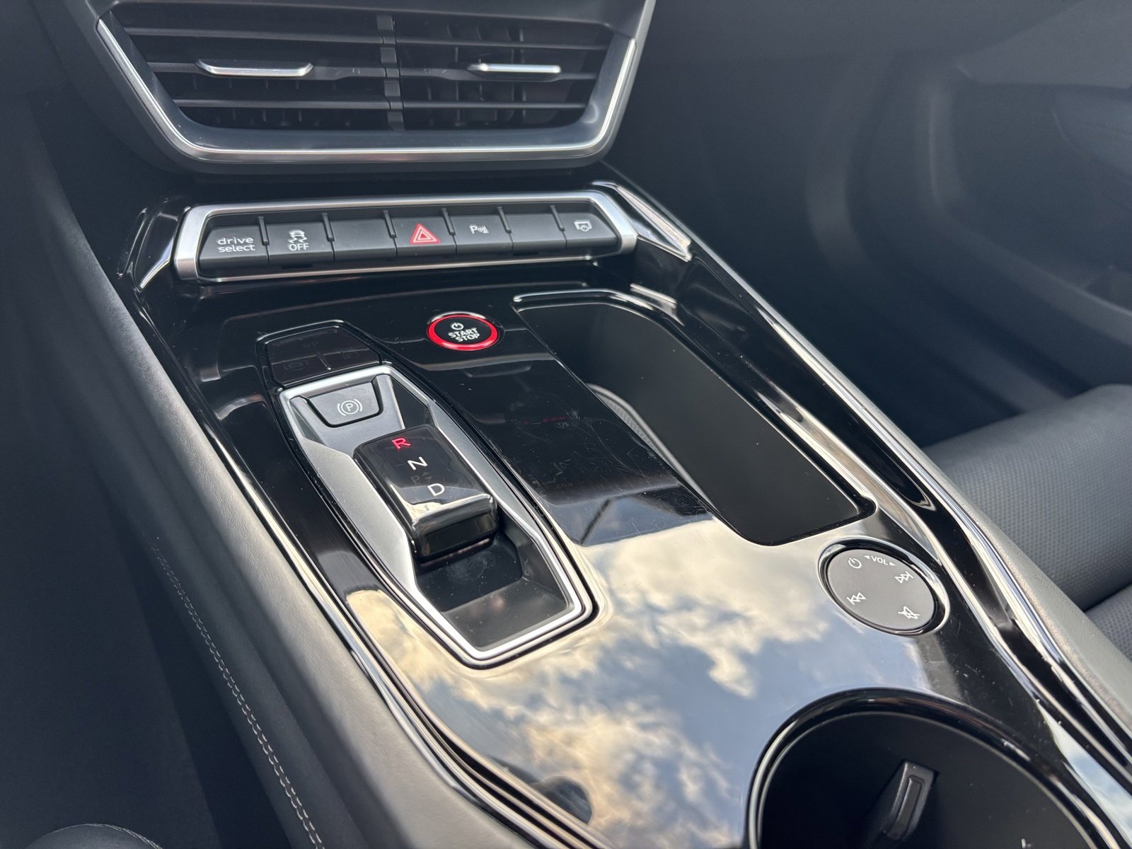 Used 2022 Audi e-tron GT Premium Plus image 24