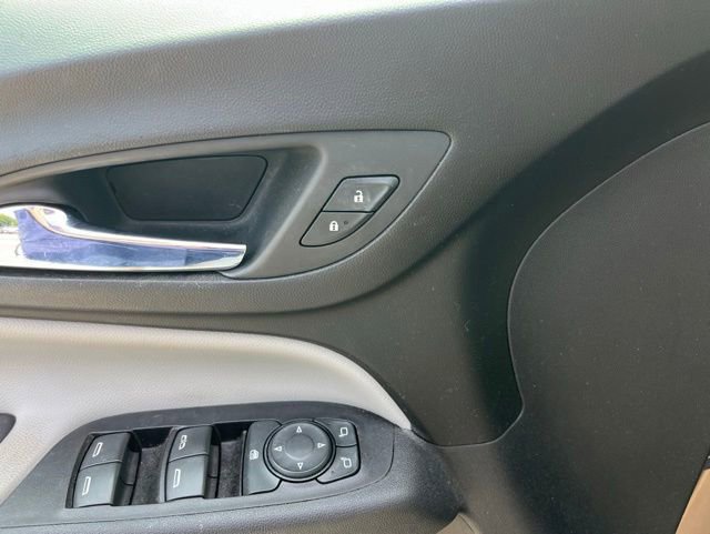 Used 2018 Chevrolet Equinox LS FWD image 11