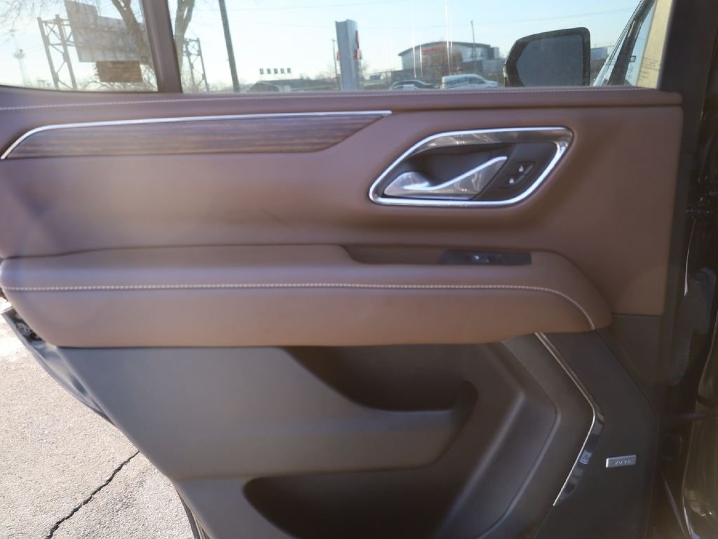 Used 2023 Chevrolet Tahoe High Country AWD/4WD image 30