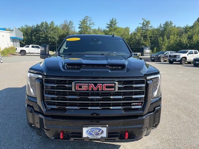 Used 2025 GMC Sierra 2500 AT4 AWD/4WD image 2