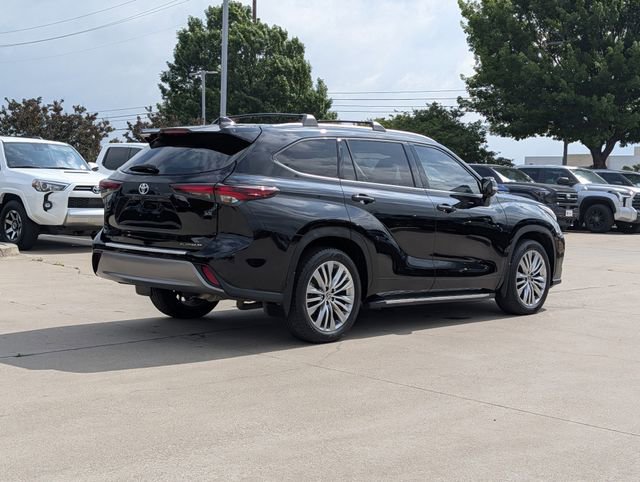 Used 2024 Toyota Highlander Platinum FWD image 6